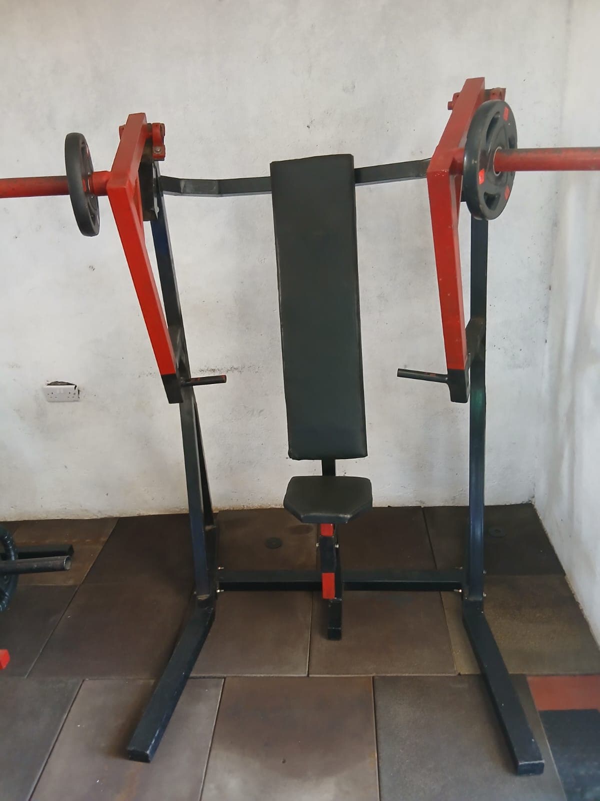 Ironside Gym plate loaded shoulder press